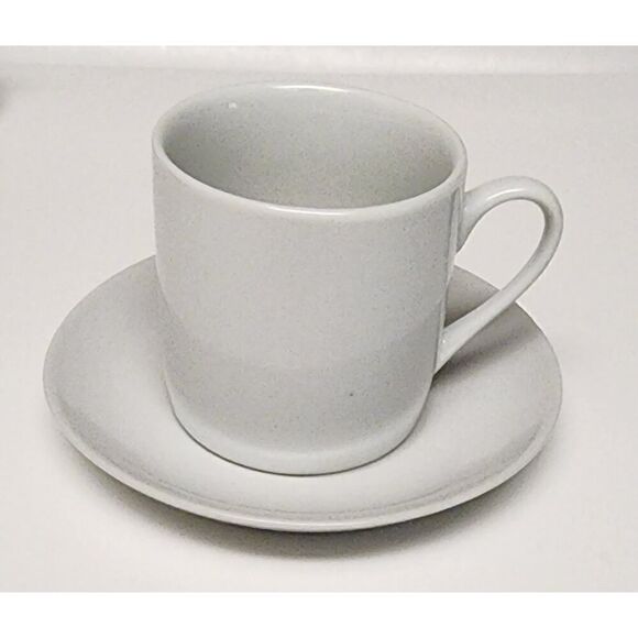 VINTAGE BENJAMIN & MEDWIN 8 PIECE WHITE DEMITASSE SET 4 CUPS/4 SAUCERS - Picture 3 of 8